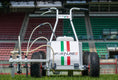 Carica l'immagine nel visualizzatore della galleria, Traccialinee Sport-Lines SL-Italia Sviluppato con l'expertise Sport-Lines, questo tracciatore professionale è ottimizzato per l'utilizzo sia con la rivoluzionaria pittura Stadio 2.0 Super Concentrato che con la formula Pronto all'uso. La versatilità degli ugelli dedicati garantisce prestazioni ottimali con entrambe le soluzioni.

